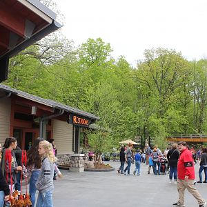 West End Snacks and Bathrooms