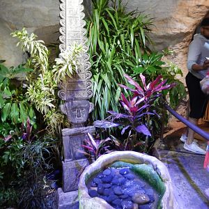 5/20/2018 - Mayan Statue and Fountain