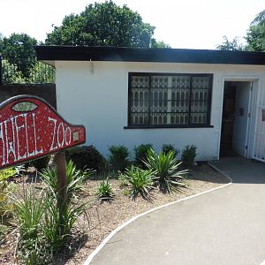 HANWELL ZOO: Entrance/Exit and Gift Shop