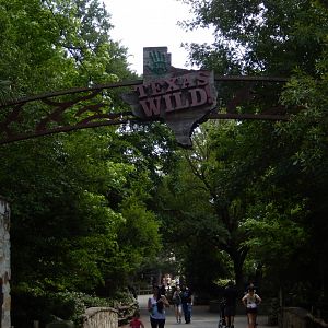 5/21/2018 - Texas Wild! Entry Arch