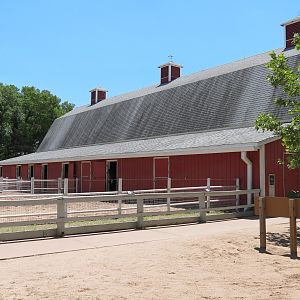 Children's Farms - American Farm - Barn