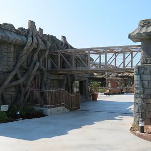 Lost Kingdom - Malayan Tiger Exhibit 2 - Overhead Transfer Chute