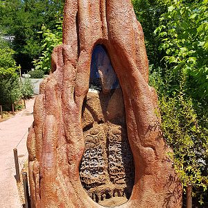 Education: Termite mound with perentie hatchlings