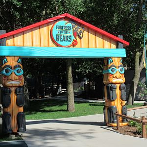 Fortress of the Bears: Grizzlies (New in 2018)