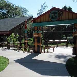 Fortress of the Bears: Grizzlies (New in 2018)