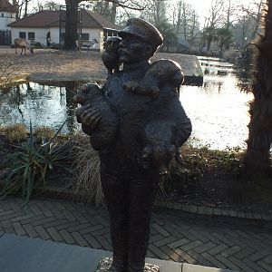 Statue at zoo entrance
