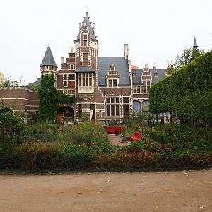 'Melkerij' building and Flemish Garden