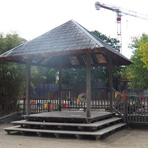 Rhinoceros paddock viewing shelter