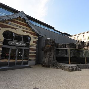 Vriesland - Seal enclosure