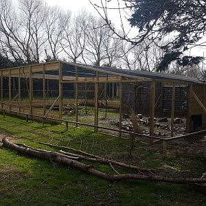 Crowned crane-enclosure