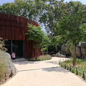 Giraffe shelter and path to the new African zone (under construction)