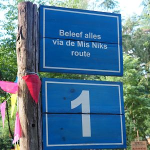 Beginning of the "Miss Nothing" route signs