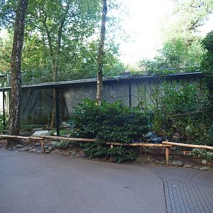 Snowy owl aviary and signs