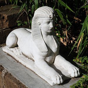 Sfynx statue