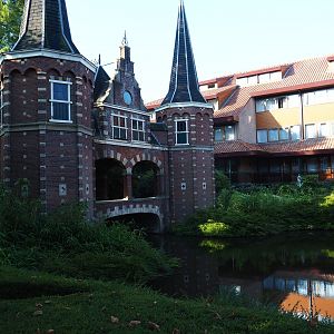 Sneek Waterpoort replica and parts of bird-friendly garden and hotel building (Sep 2nd, 2018)