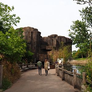 Rock building and entrance to water monitor - python cave (Sep 16th, 2018)