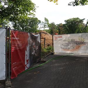 New project for 2019 signs on fencing around construction site (Sep 16th, 2018)
