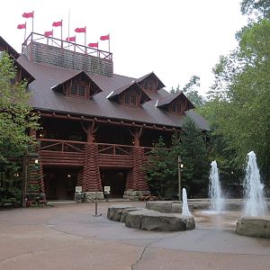 Teton Trek - Lodge Exterior