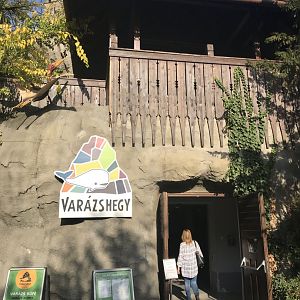 Magic Mountain entrance 171018