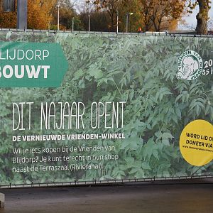 Construction of new gift shop sign (Nov 10th, 2018)