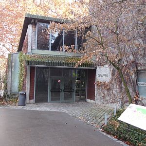 Giraffe House entrance 011218