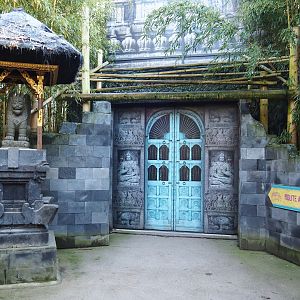 Entrance to the Asian greenhouse (Jan 20th, 2019)