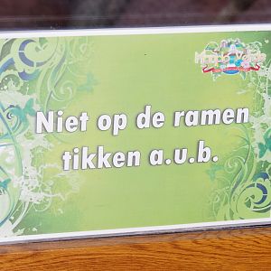 Do not tap on the windows please sign (Aug 28th, 2018)