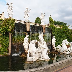 Italian pond, waterfall and statues (Aug 28th, 2018)