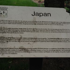 Sign Japanese gardens - In poor shape (Aug 28th, 2018)