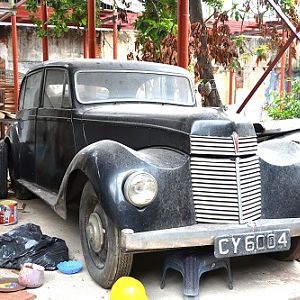 Old Armstrong Siddeley saloon