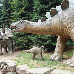 Derelict plastic dinosaurs (Aug 28th, 2018)