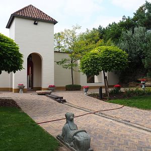 Mediterranean style building (Aug 28th, 2018)