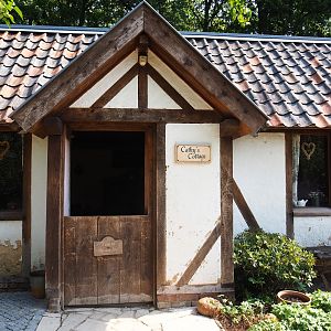 English gardens - Cathy's cottage (Aug 28th, 2018)