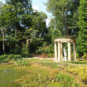 Pond and temple (Aug 28th, 2018)