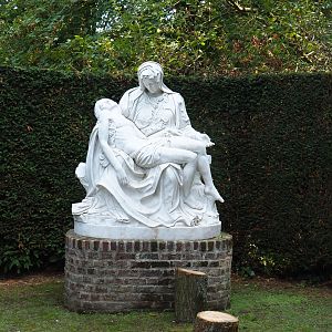 Pietà statue (Aug 28th, 2018)