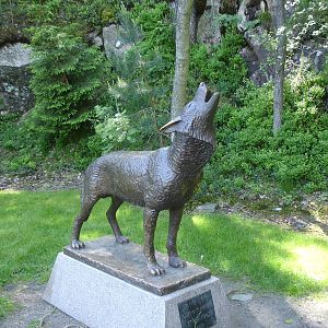 Wolf Sculpture