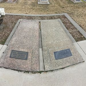 Martin & Osa Johnson's Graves