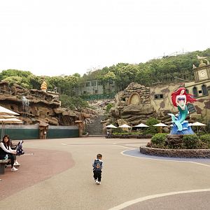 Marketplace - shops and restaurants- 16.04.2018