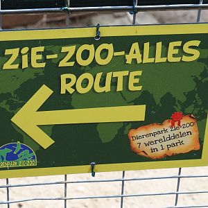 See everything at Zie-Zoo route sign, 2019-04-06