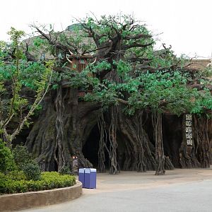 Entrance aquarium and dolphin house - 16.04.2018