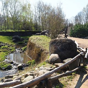 Pathway alongside the musk ox exhibit, 2019-03-30