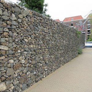 Another Dutch Gambion Wall (across from elephants)