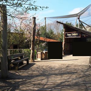 Saki and tamarin exhibit viewing area and entrance to the Puna aviary, 2019-03-30