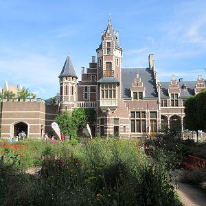 Restaurant (McDonald's???)