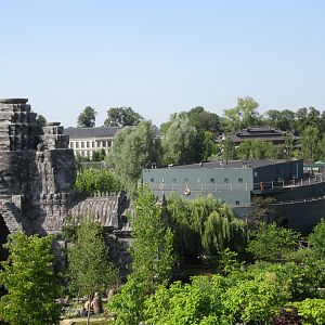 Temple + Reptile House Ship + Aquarium (in white)
