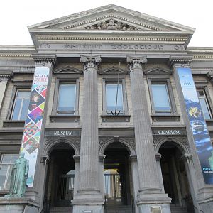 Aquarium-Museum Entrance