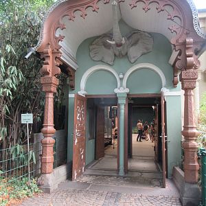 Rhino House - entrance
