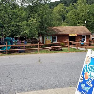 Lehigh Valley Zoo - Build-A-Zoo Barn gift shop