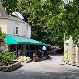 ZooAmerica - eating area