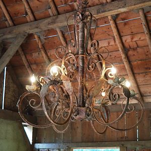 Limburg farm yard - Rustic (and rusty) chandelier, 2019-07-21